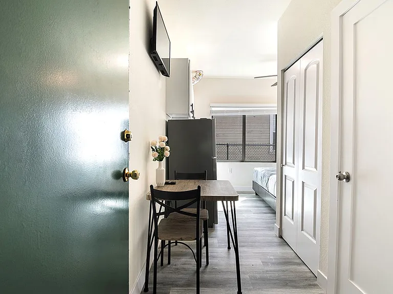 27th Street Studios and One Bedrooms — Photo 23