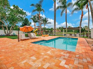 10477 SW 49th Pl, Cooper City, FL 33328