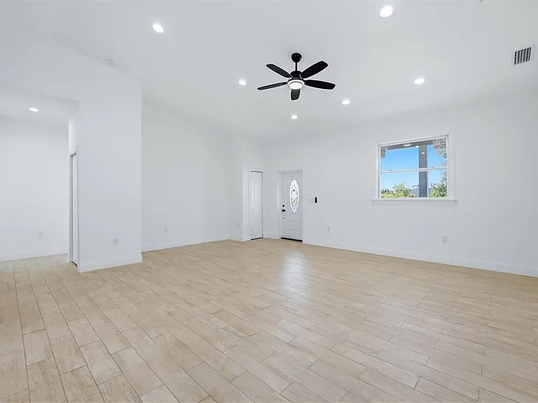 8 Bank Ct — Photo 6