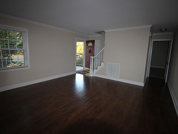 3rd image of 213 Oakmont Dr