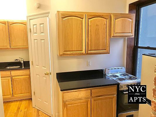 3rd image of 328 W 44th St APT 36