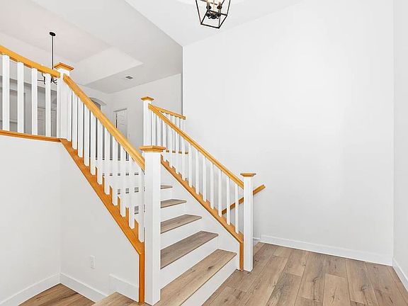 5th image of 2738 Carriagedale Row
