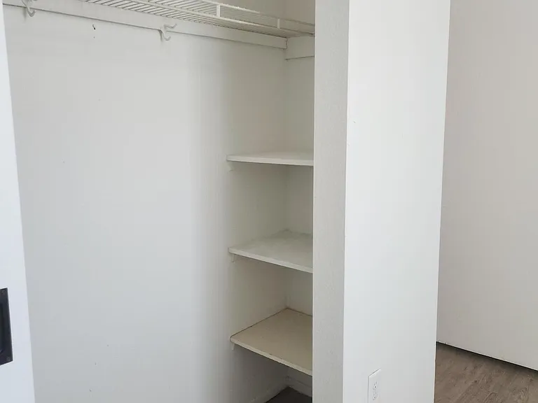 1212 Chelwood Park Blvd NE #4 — Photo 7