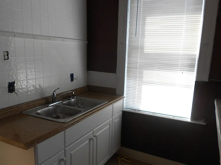2333 Victor St — Photo 5