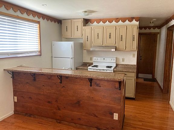 5th image of 138 Roswell St