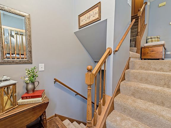 3rd image of 611 Hidden Creek Ln