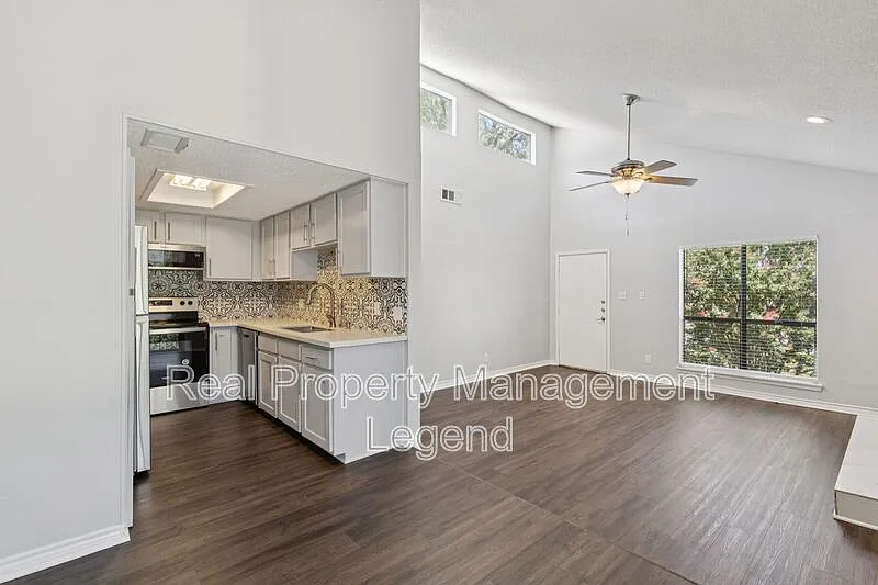 6646 E Lovers Ln #104