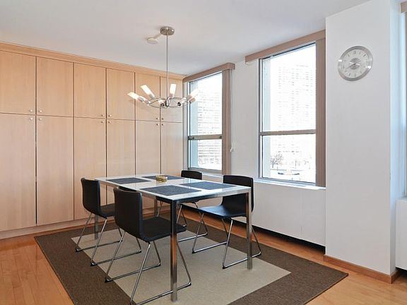 3rd image of 2636 N Lakeview Ave #3BR