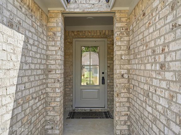 3rd image of 523 Stone Brook Pl