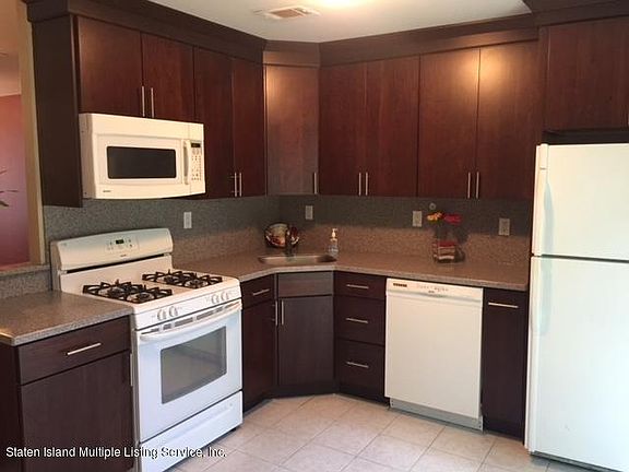 3rd image of 56 Belmar Dr W