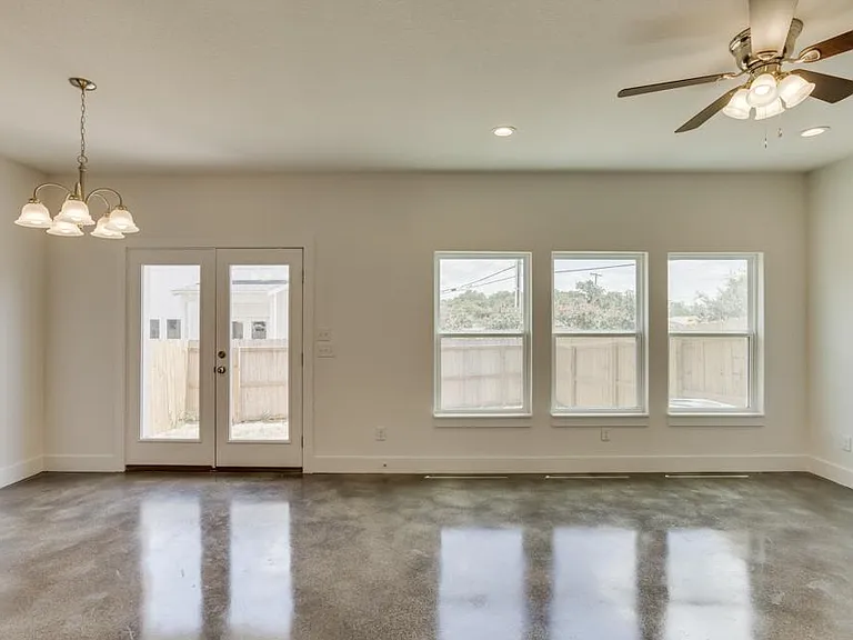 206 Topaz #1502 — Photo 12