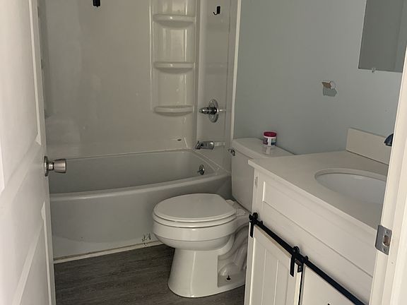 4th image of 82 Parsonage St