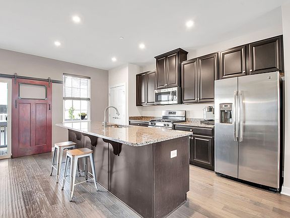 2nd image of 41 Nicholas Dr W