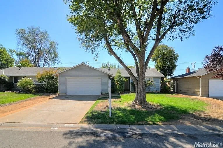 2560 Ribier Way photo 1