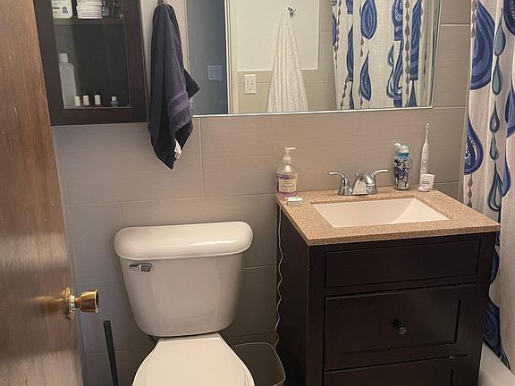 4th image of 2115 N Sedgwick St APT 2H
