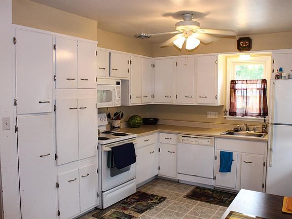 5th image of 61 Japonica Dr