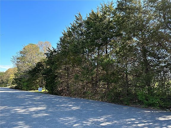 3rd image of N Hillside Ter