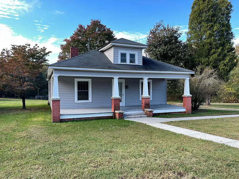 2417 Statesville Blvd — Photo 1