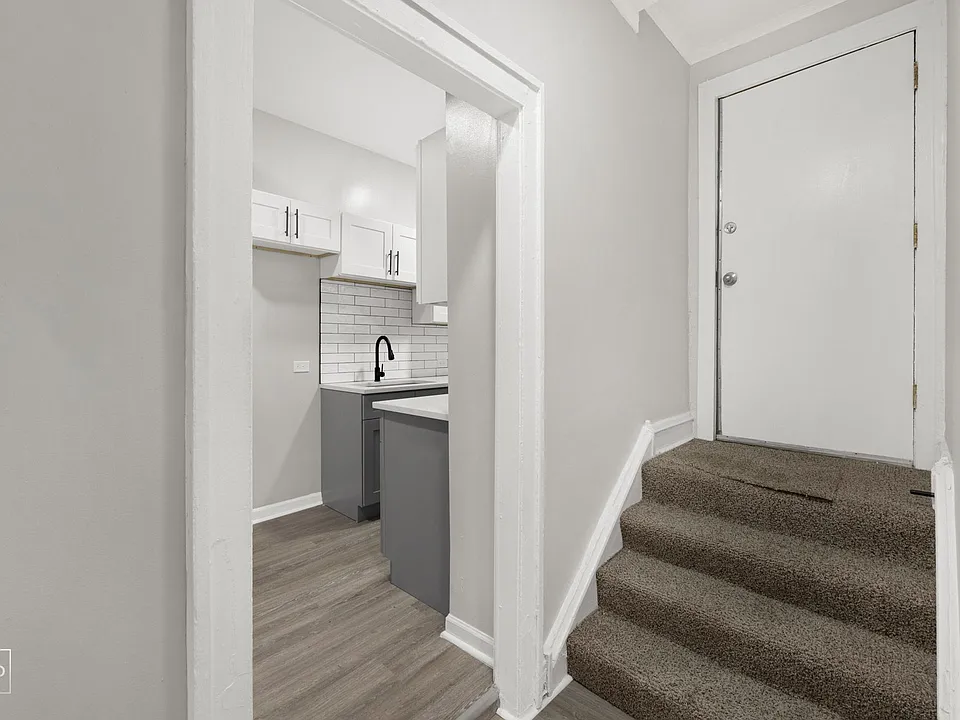 5948 W Superior