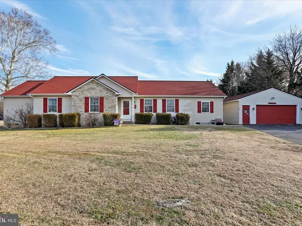 242 Willis Dr, Bunker Hill, WV 25413