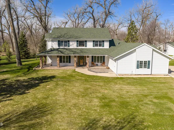 6609 Deerewood Ln, Bismarck, ND 58503