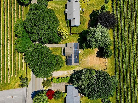 3rd image of 725 Peconic Lane