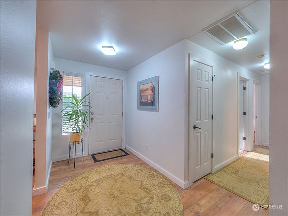 3rd image of 909 Bathke Avenue