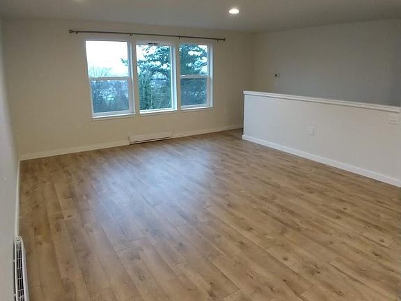 4th image of 1036 Hillcrest Dr