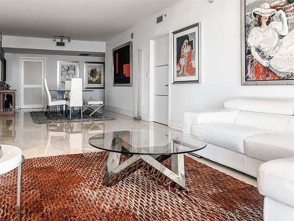 5th image of 325 Biscayne Blvd APT 723