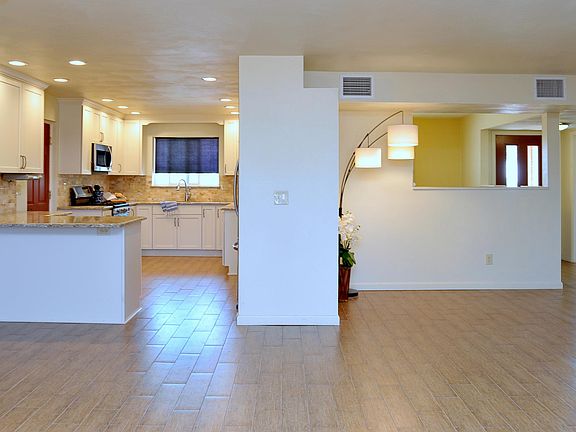 3rd image of 3450 W Sahuaro Dr