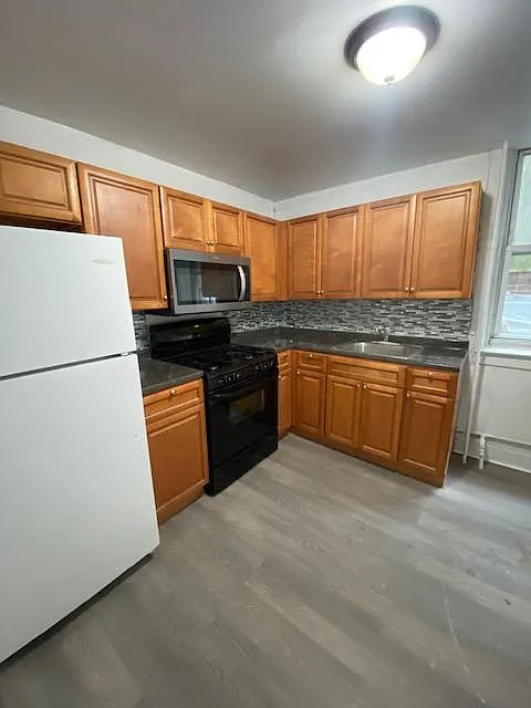 804 Stuyvesant Ave #2