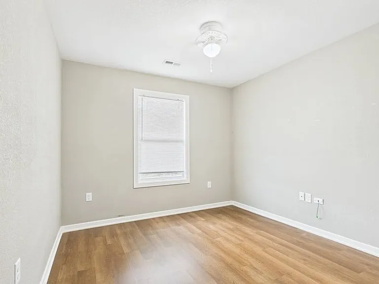 306 W Market St — Photo 9