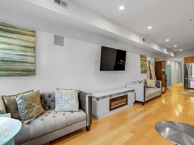 816 Kennedy St NW #2 — Photo 4
