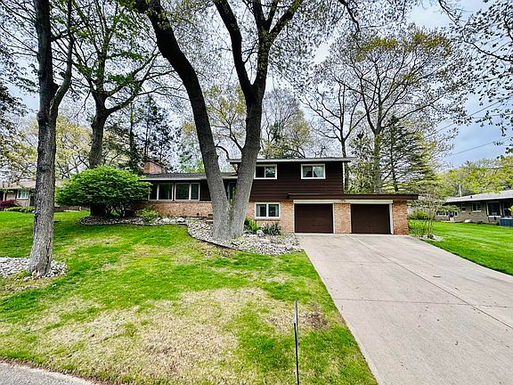 3rd image of 3024 Sherwood Ct