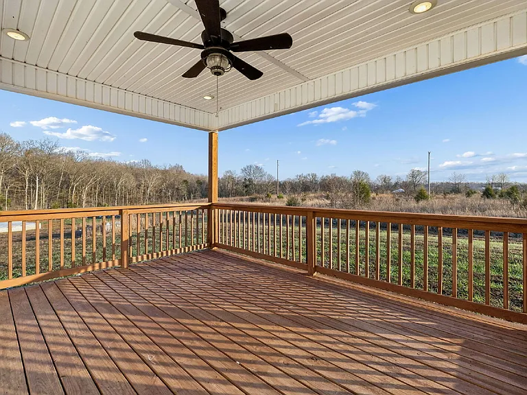 207 Bedford Ct — Photo 35