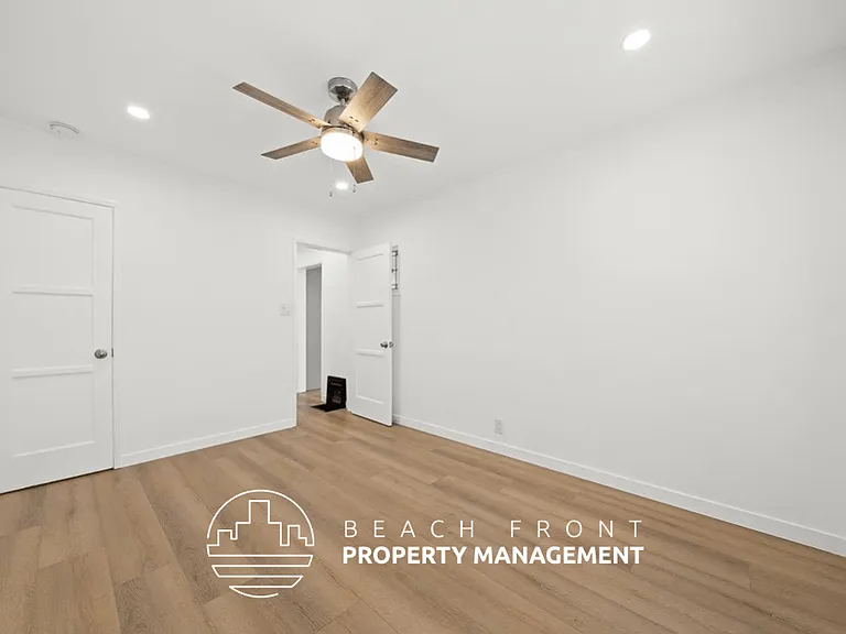 2450 Oak St — Photo 18