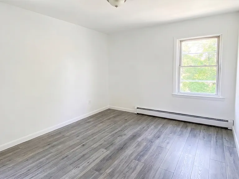 50 Walnut St #6 — Photo 2