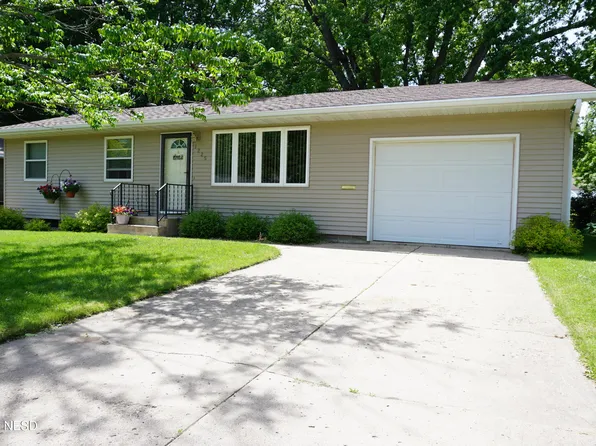 1225 Karen St, Watertown, SD 57201