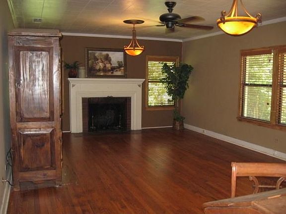 3rd image of 308 Elm Dr