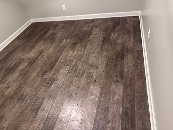 3rd image of 45190 Settlers Ln