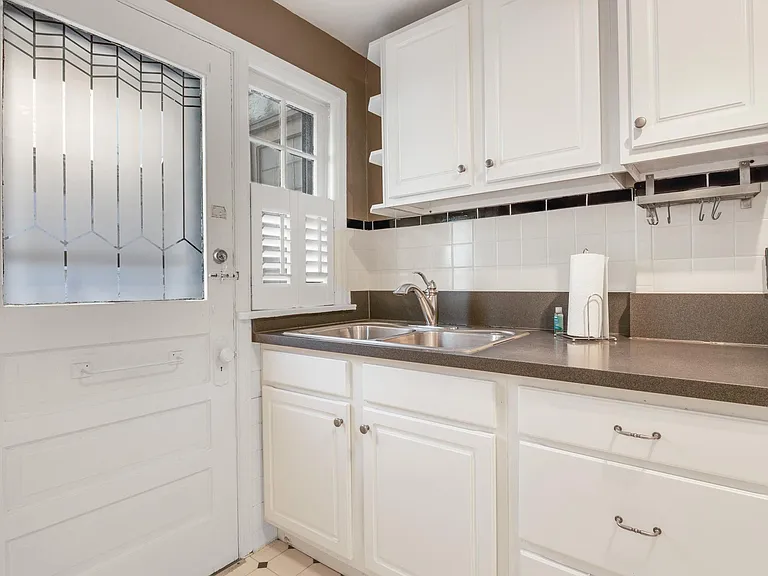 118 E Blenkner St #118 — Photo 4