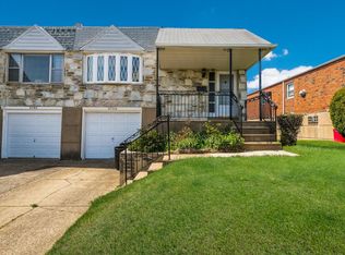 9750 Chapelcroft St, Philadelphia, PA 19115