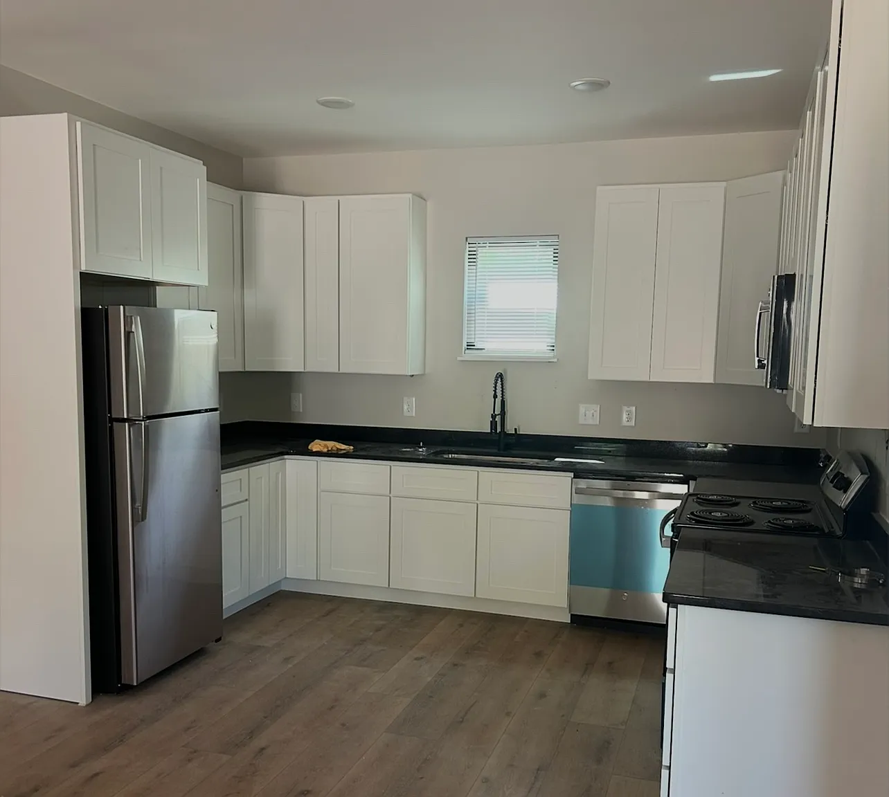 2 bed, 950 sqft, $1,800 — Photo 3