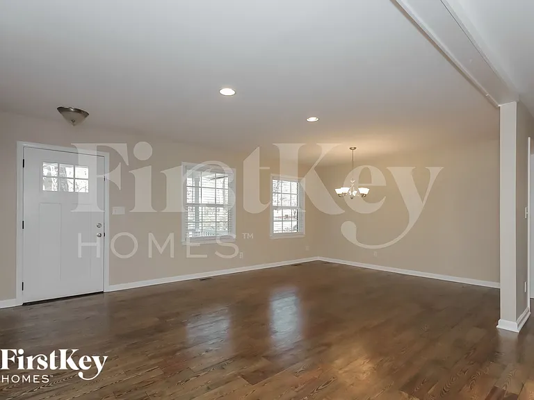 226 Heritage Pl — Photo 2