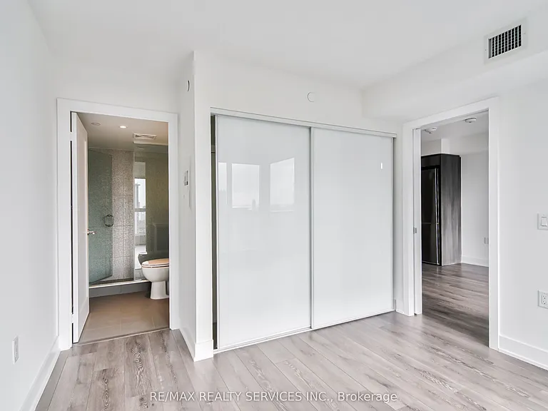 585 Bloor St E #2321 — Photo 20