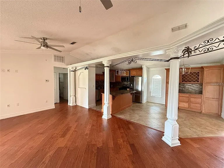3900 Oak Pointe Blvd — Photo 7