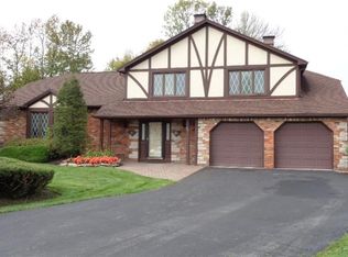 54 Whispering Ct, East Amherst, NY 14051