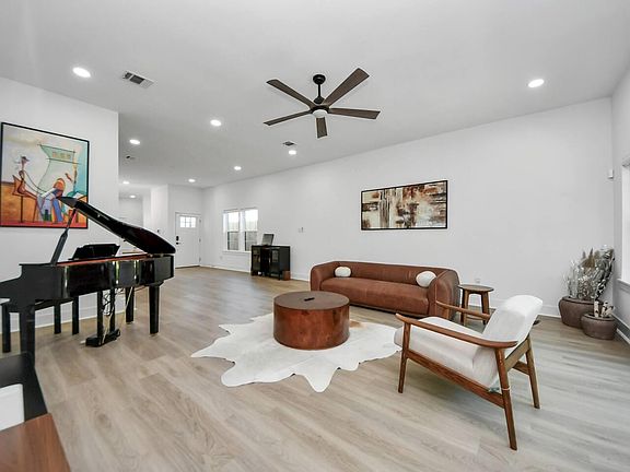 2nd image of 6747 Peerless St