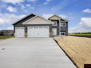 2256 Fairbanks Dr, North Mankato, MN 56003