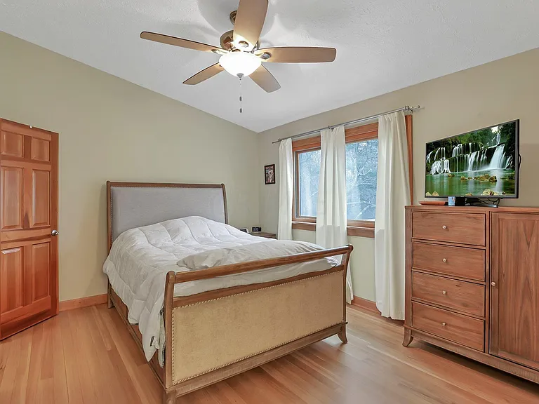 bedroom #1